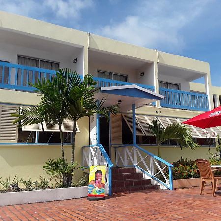 Oistins Carib Blue Apartments מראה חיצוני תמונה