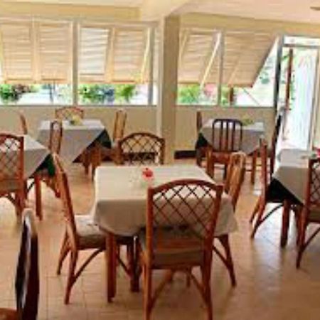 Oistins Carib Blue Apartments מראה חיצוני תמונה