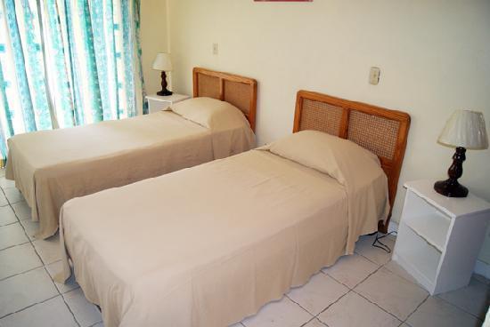 Oistins Carib Blue Apartments מראה חיצוני תמונה