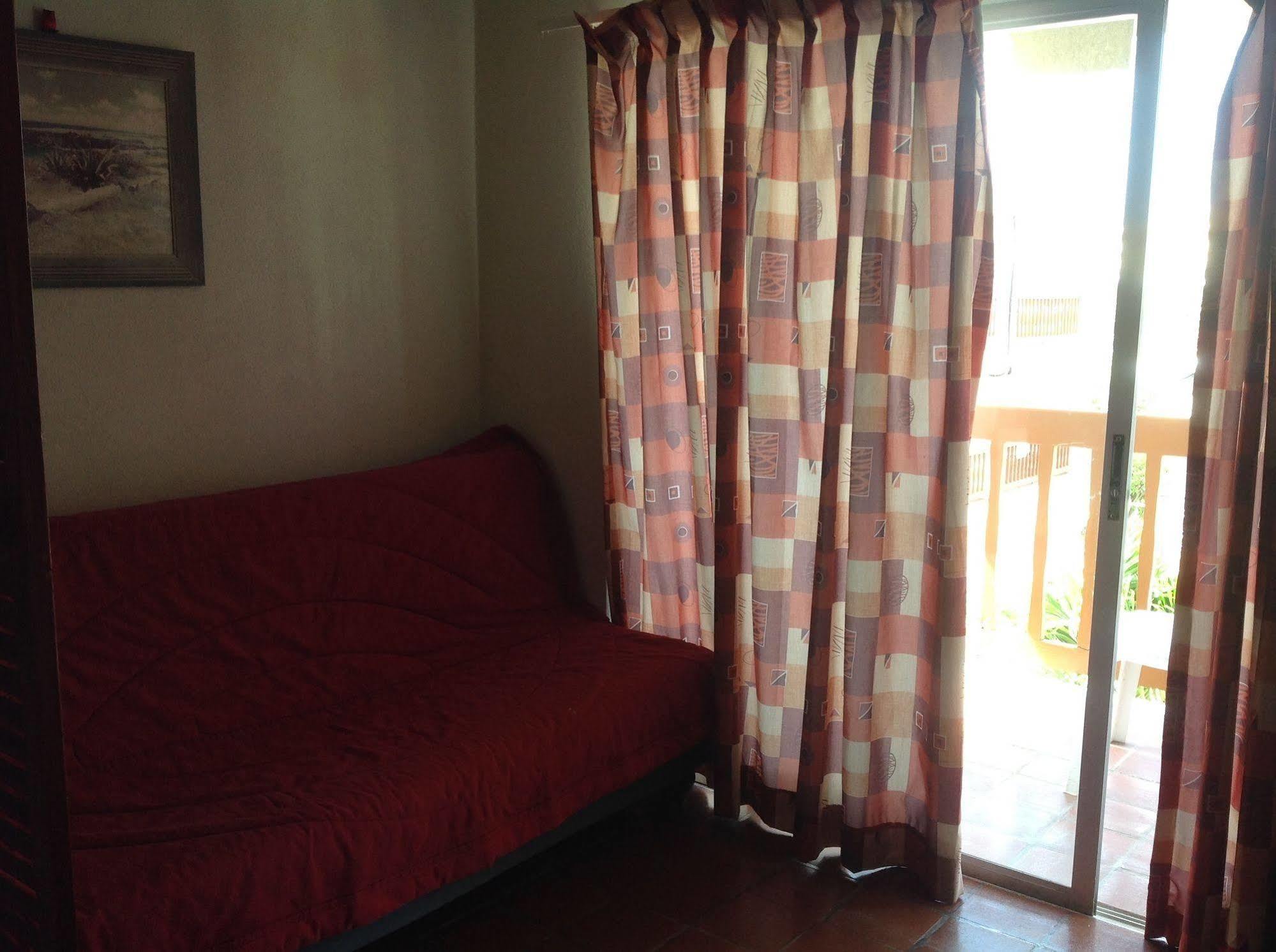 Oistins Carib Blue Apartments מראה חיצוני תמונה