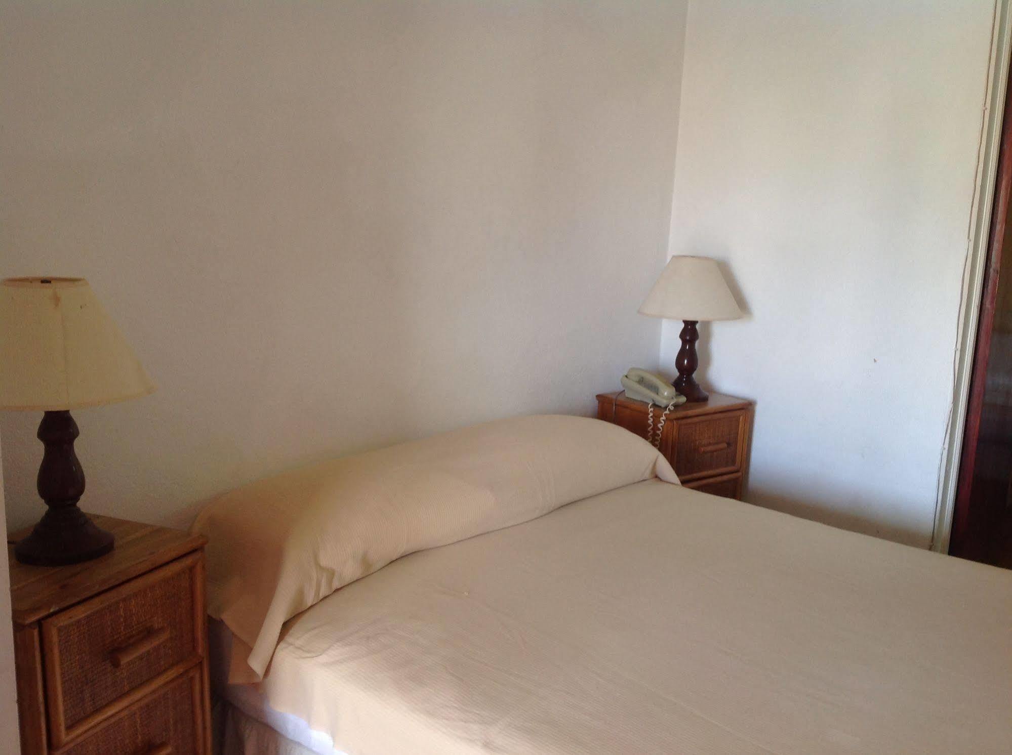 Oistins Carib Blue Apartments מראה חיצוני תמונה