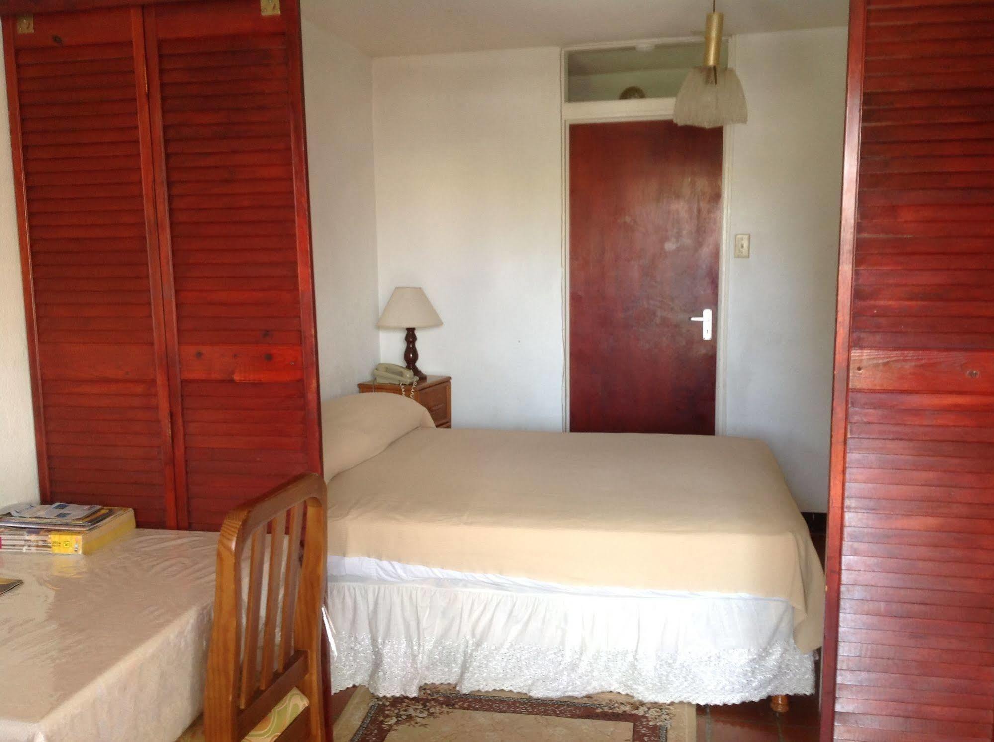 Oistins Carib Blue Apartments מראה חיצוני תמונה