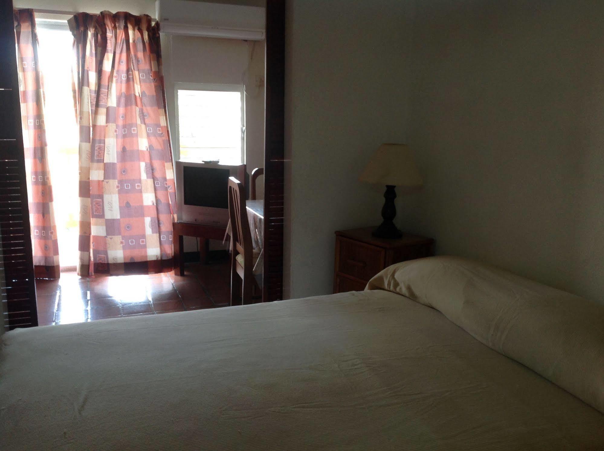 Oistins Carib Blue Apartments מראה חיצוני תמונה
