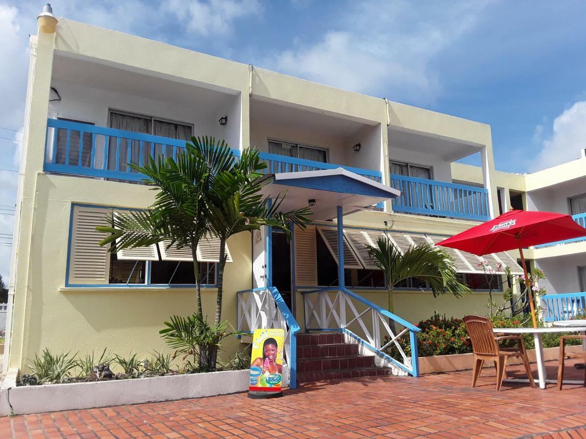 Oistins Carib Blue Apartments מראה חיצוני תמונה