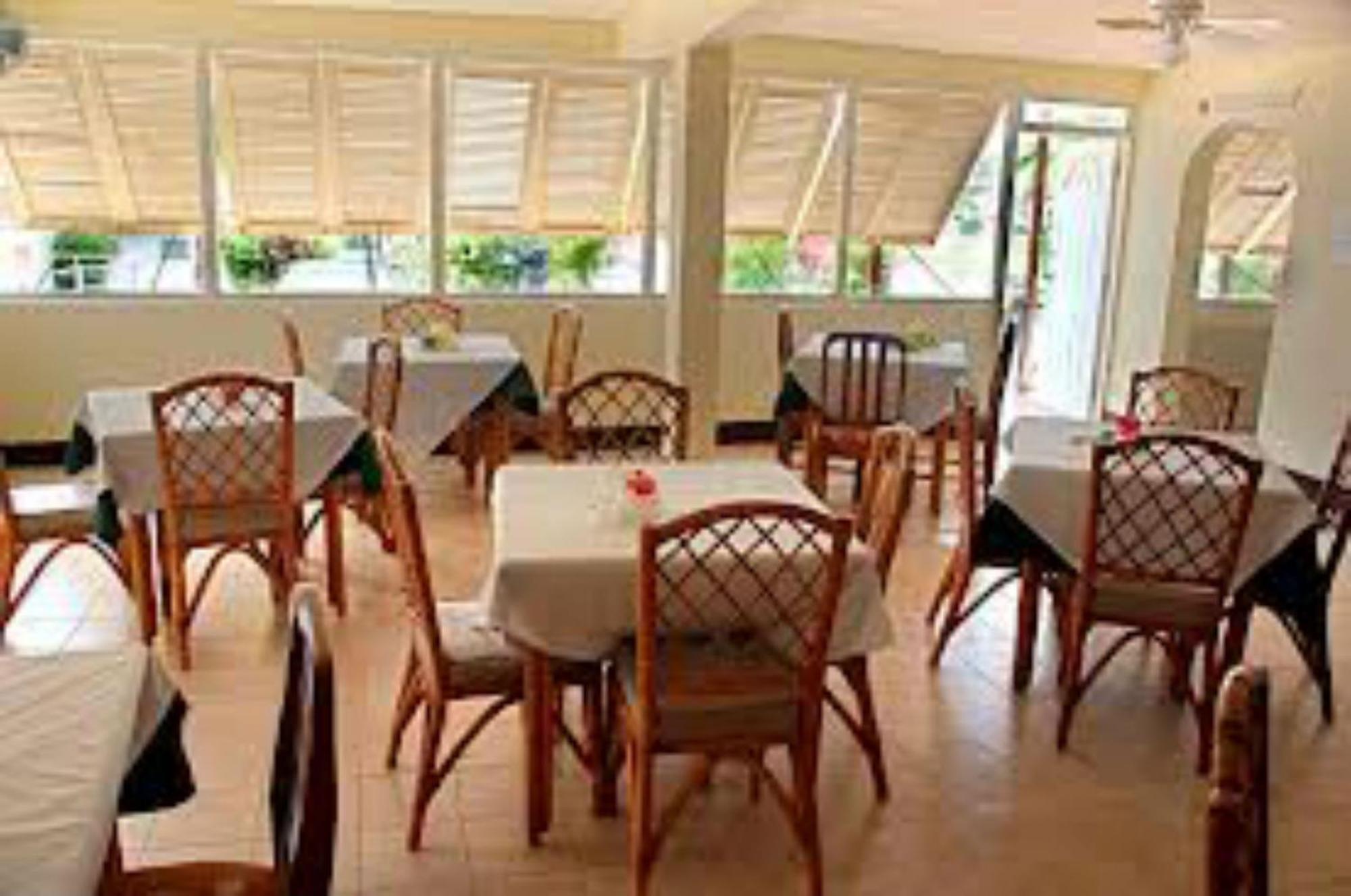 Oistins Carib Blue Apartments מראה חיצוני תמונה